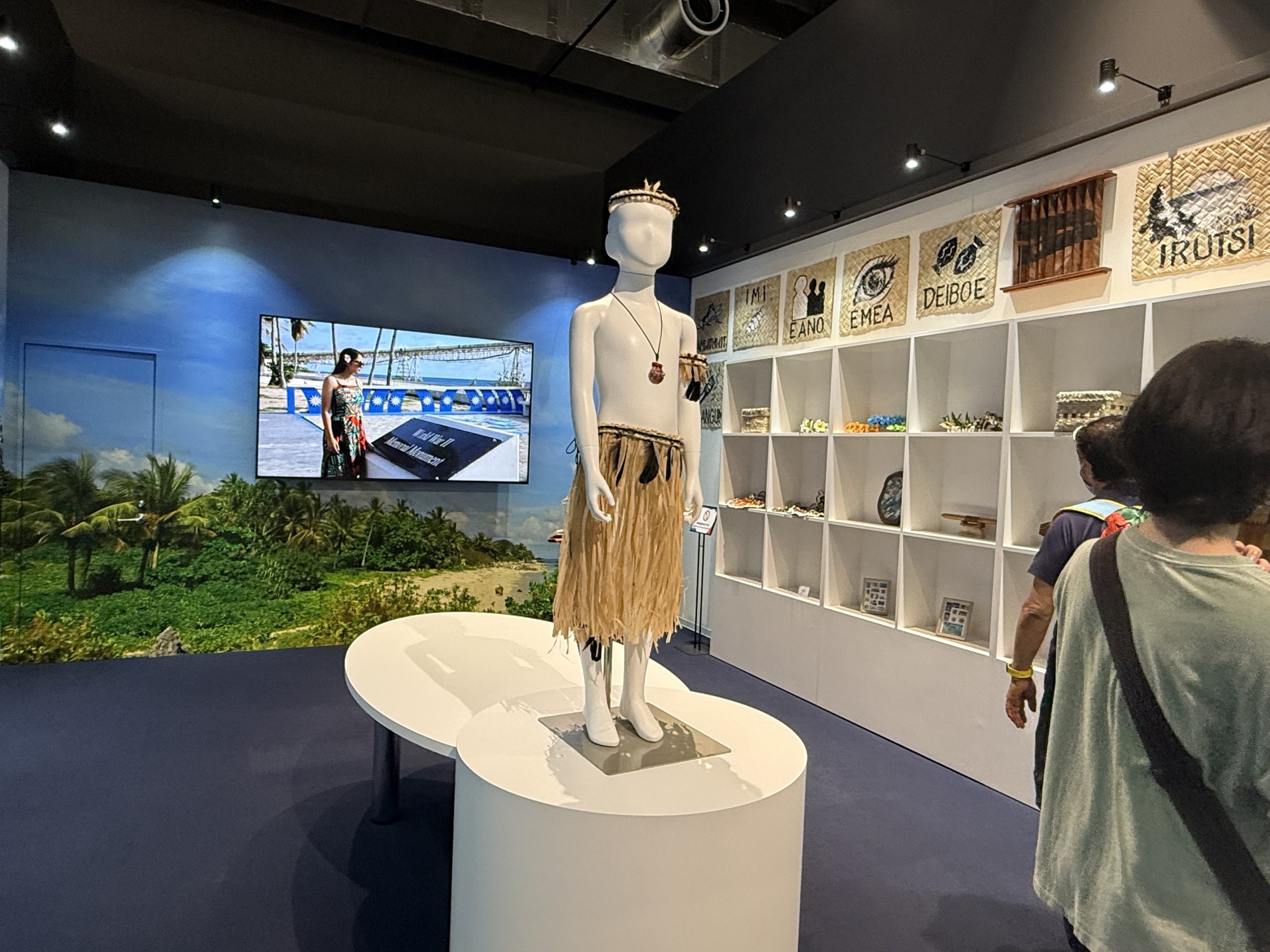 ナウル共和国の伝統衣装